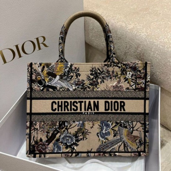 Replica Borsa tote Dior media a libro Jardin d'Hiver ricamo Beige