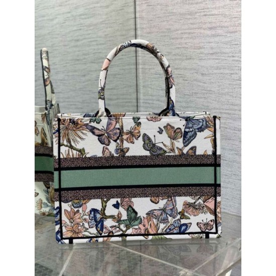 Replica Borsa tote Dior Medium Book Toile de Jouy Mexico Ricamo Bianco