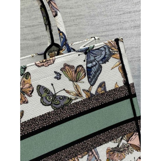 Replica Borsa tote Dior Medium Book Toile de Jouy Mexico Ricamo Bianco