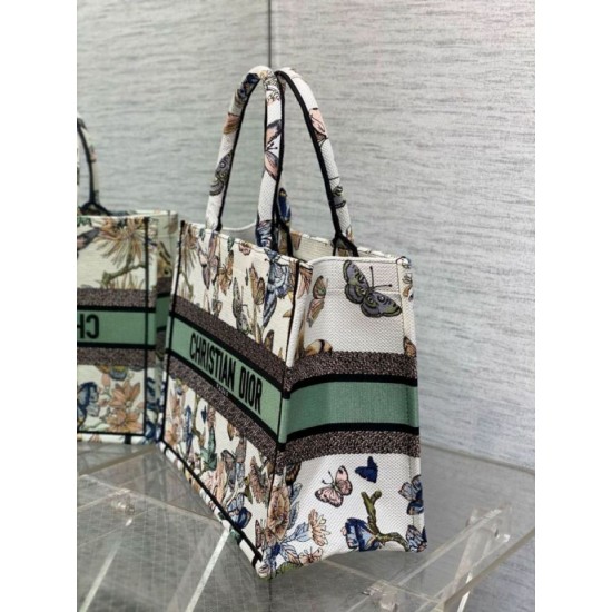 Replica Borsa tote Dior Medium Book Toile de Jouy Mexico Ricamo Bianco