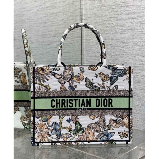 Replica Christian Dior Borsa tote media Dior Book Crema Ricamata con motivo Toile de Jouy Mexico bianco multicolor Replica Christian Dior Borsa tote media Dior Book Crema Ricamata con motivo Toile de Jouy Mexico bianco multicolor