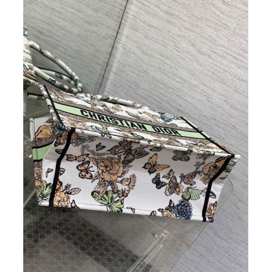 Replica Christian Dior Borsa tote media Dior Book Crema Ricamata con motivo Toile de Jouy Mexico bianco multicolor Replica Christian Dior Borsa tote media Dior Book Crema Ricamata con motivo Toile de Jouy Mexico bianco multicolor