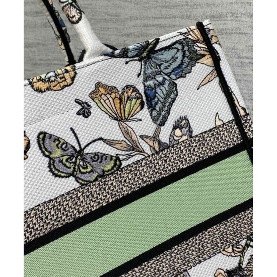 Replica Christian Dior Borsa tote media Dior Book Crema Ricamata con motivo Toile de Jouy Mexico bianco multicolor Replica Christian Dior Borsa tote media Dior Book Crema Ricamata con motivo Toile de Jouy Mexico bianco multicolor
