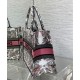 Replica Christian Dior Borsa tote media Dior Book Borsa rosa a tema Butterfly Around The World. Ricamo grafico Replica Christian Dior Borsa tote media Dior Book Borsa rosa a tema Butterfly Around The World. Ricamo grafico