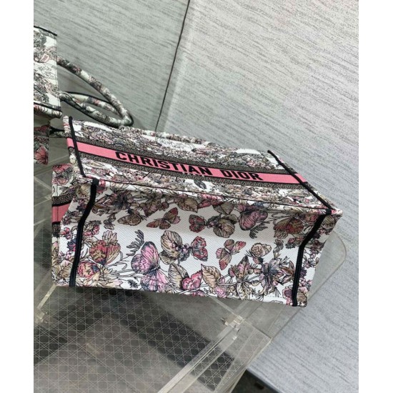 Replica Christian Dior Borsa tote media Dior Book Borsa rosa a tema Butterfly Around The World. Ricamo grafico Replica Christian Dior Borsa tote media Dior Book Borsa rosa a tema Butterfly Around The World. Ricamo grafico