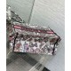 Replica Christian Dior Borsa tote media Dior Book Borsa rosa a tema Butterfly Around The World. Ricamo grafico Replica Christian Dior Borsa tote media Dior Book Borsa rosa a tema Butterfly Around The World. Ricamo grafico