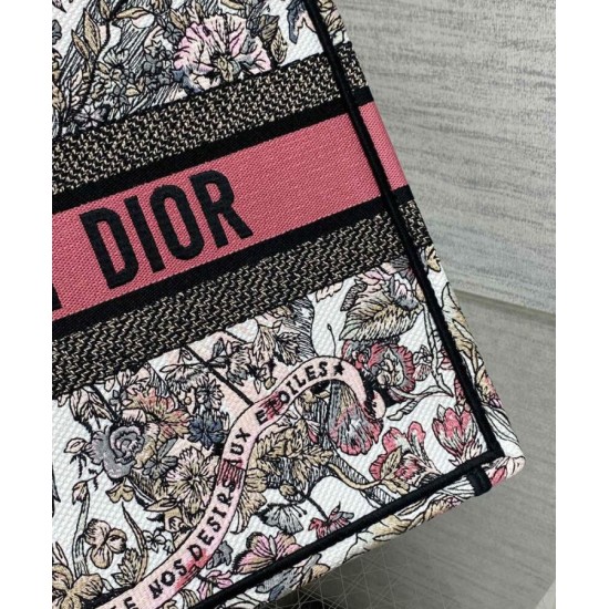Replica Christian Dior Borsa tote media Dior Book Borsa rosa a tema Butterfly Around The World. Ricamo grafico Replica Christian Dior Borsa tote media Dior Book Borsa rosa a tema Butterfly Around The World. Ricamo grafico