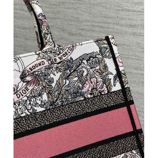 Replica Christian Dior Borsa tote media Dior Book Borsa rosa a tema Butterfly Around The World. Ricamo grafico Replica Christian Dior Borsa tote media Dior Book Borsa rosa a tema Butterfly Around The World. Ricamo grafico