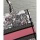 Replica Christian Dior Borsa tote media Dior Book Borsa rosa a tema Butterfly Around The World. Ricamo grafico Replica Christian Dior Borsa tote media Dior Book Borsa rosa a tema Butterfly Around The World. Ricamo grafico