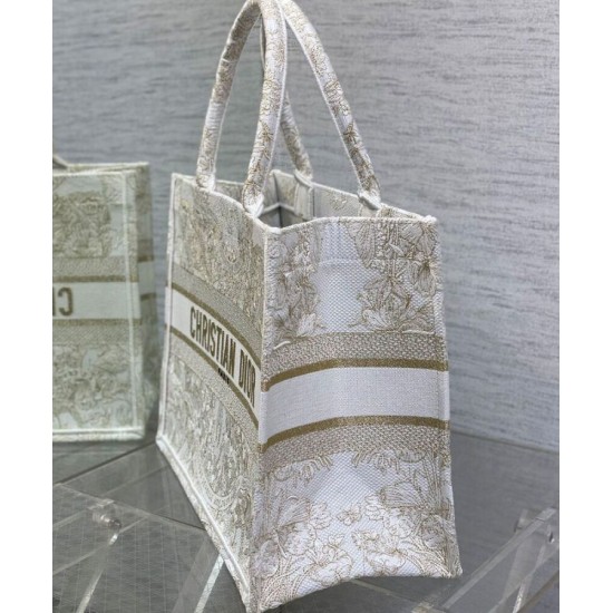 Replica Christian Dior Borsa tote media Dior Book dorata Con motivo Butterfly Around The World color oro e bianco Replica Christian Dior Borsa tote media Dior Book dorata Con motivo Butterfly Around The World color oro e bianco