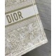 Replica Christian Dior Borsa tote media Dior Book dorata Con motivo Butterfly Around The World color oro e bianco Replica Christian Dior Borsa tote media Dior Book dorata Con motivo Butterfly Around The World color oro e bianco