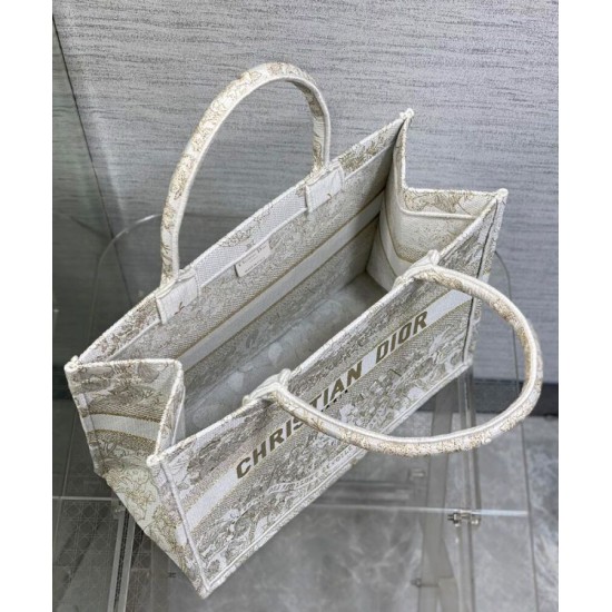 Replica Christian Dior Borsa tote media Dior Book dorata Con motivo Butterfly Around The World color oro e bianco Replica Christian Dior Borsa tote media Dior Book dorata Con motivo Butterfly Around The World color oro e bianco