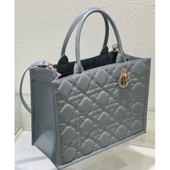 Replica Christian Dior Borsa tote media Dior Book Grigia Motivo Macrocannage