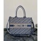 Replica Christian Dior Borsa tote media Dior Book Blu scuro Ricami Dior Oblique e pelle di vitello