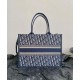 Replica Christian Dior Borsa tote media Dior Book Blu scuro Ricami Dior Oblique e pelle di vitello