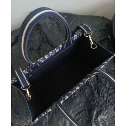 Replica Christian Dior Borsa tote media Dior Book Blu scuro Ricami Dior Oblique e pelle di vitello