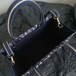 Replica Christian Dior Borsa tote media Dior Book Blu scuro Ricami Dior Oblique e pelle di vitello