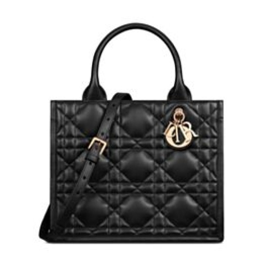 Replica Christian Dior Borsa tote Dior Book piccola Motivo Macrocannage nero con ciondoli D.I.O.R in metallo dalla finitura oro pallido Replica Christian Dior Borsa tote Dior Book piccola Motivo Macrocannage nero con ciondoli D.I.O.R in metallo dalla finitura oro pallido
