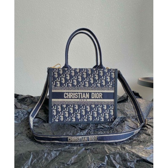 Replica Borsa tote Christian Dior piccola Dior Book Ricami Dior Oblique blu scuro e pelle di vitello