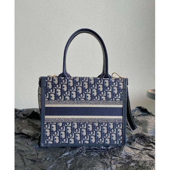 Replica Borsa tote Christian Dior piccola Dior Book Ricami Dior Oblique blu scuro e pelle di vitello