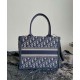 Replica Borsa tote Christian Dior piccola Dior Book Ricami Dior Oblique blu scuro e pelle di vitello