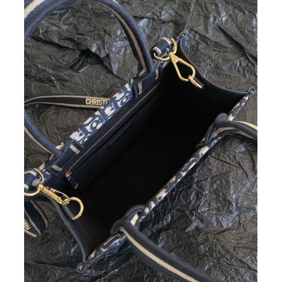 Replica Borsa tote Christian Dior piccola Dior Book Ricami Dior Oblique blu scuro e pelle di vitello