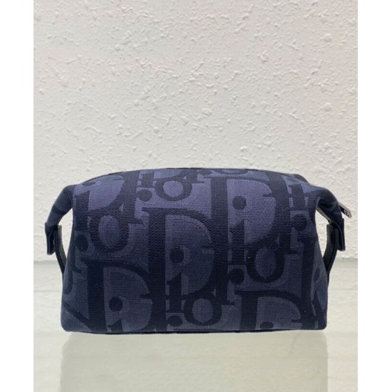 Replica Borsa da toilette Christian Dior Nero Maxi Dior Oblique jacquard Ottone con finitura rutenio Firma Dior Replica Borsa da toilette Christian Dior Nero Maxi Dior Oblique jacquard Ottone con finitura rutenio Firma Dior