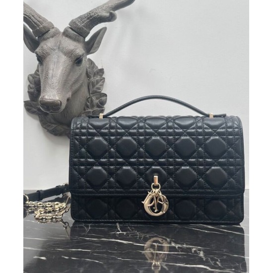 Replica Borsa con manico superiore Christian Dior Miss Dior nera
