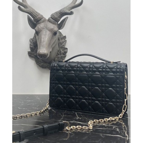 Replica Borsa con manico superiore Christian Dior Miss Dior nera