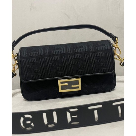 Replica Borsa baguette media Fendi con motivo FF in rilievo 8BR600 nera