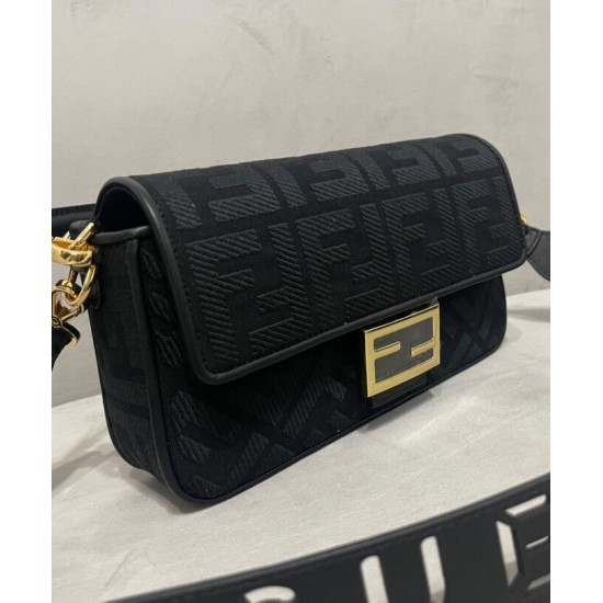 Replica Borsa baguette media Fendi con motivo FF in rilievo 8BR600 nera