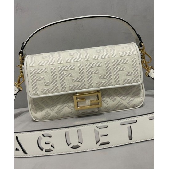 Replica Borsa Baguette media Fendi con motivo FF in rilievo 8BR600 Crema