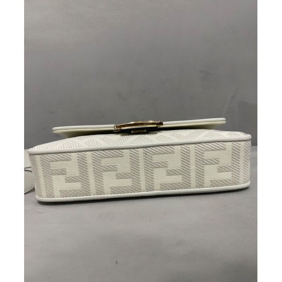 Replica Borsa Baguette media Fendi con motivo FF in rilievo 8BR600 Crema