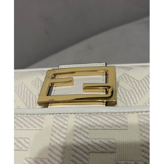 Replica Borsa Baguette media Fendi con motivo FF in rilievo 8BR600 Crema