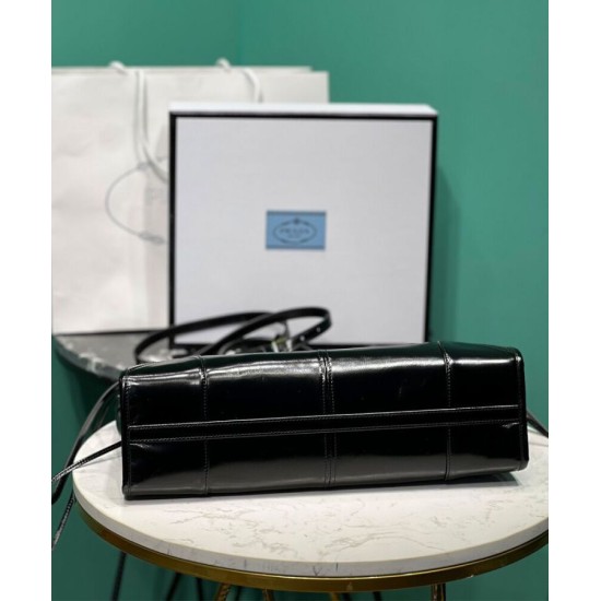 Replica Prada Borsa a mano grande pragmatica e raffinata 1BA433 Nera