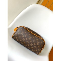 Replica Louis Vuitton Dopp Kit Toilet Pouch M46696 LV Borsa da uomo Monogram