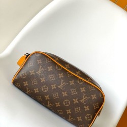 Replica Louis Vuitton Dopp Kit Toilet Pouch M46696 LV Borsa da uomo Monogram