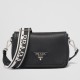 Replica Borsa a tracolla Prada con patta nera granulata