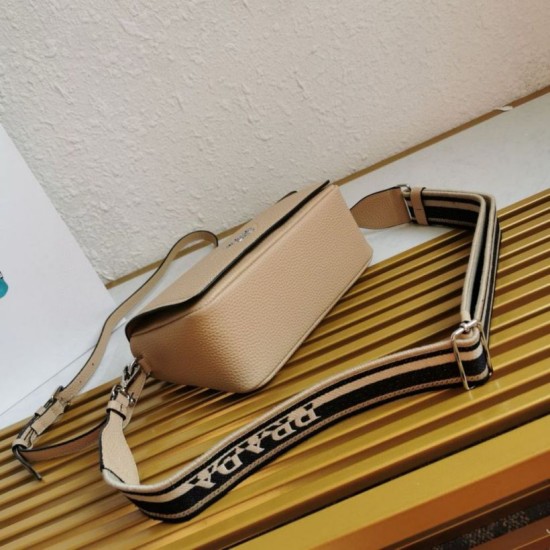 Replica Borsa a tracolla Prada con patta granulata sabbia
