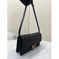 Replica Portafoglio baguette Fendi con catena Borsa Fendi nera