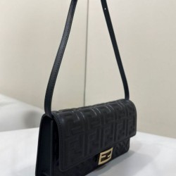 Replica Portafoglio baguette Fendi con catena Borsa Fendi nera