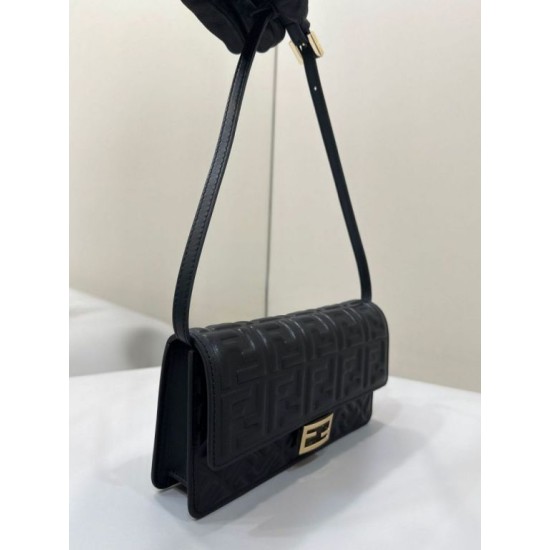 Replica Portafoglio baguette Fendi con catena Borsa Fendi nera