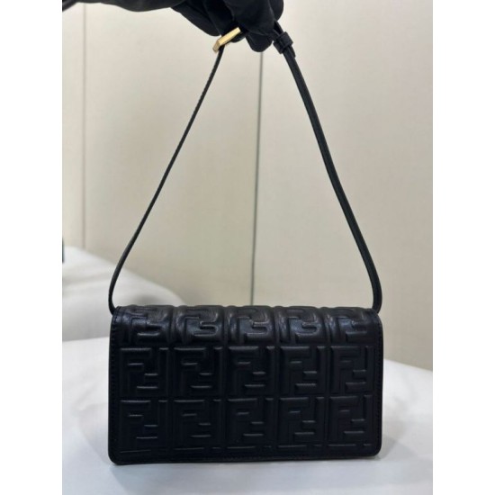 Replica Portafoglio baguette Fendi con catena Borsa Fendi nera