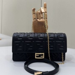 Replica Portafoglio baguette Fendi con catena Borsa Fendi nera