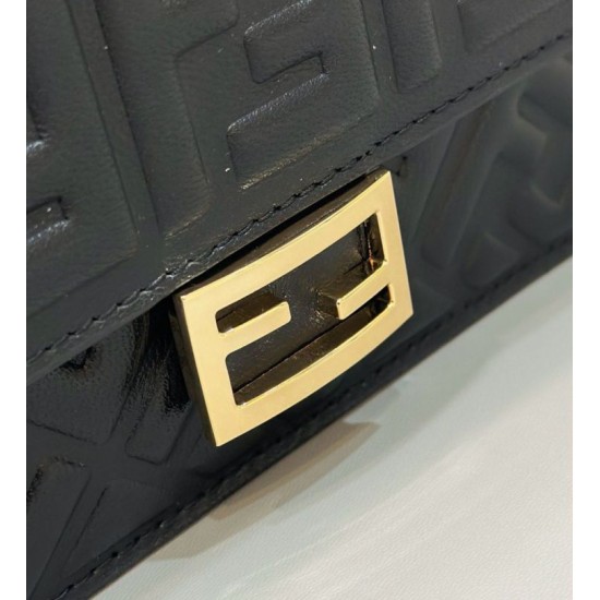 Replica Portafoglio baguette Fendi con catena Borsa Fendi nera