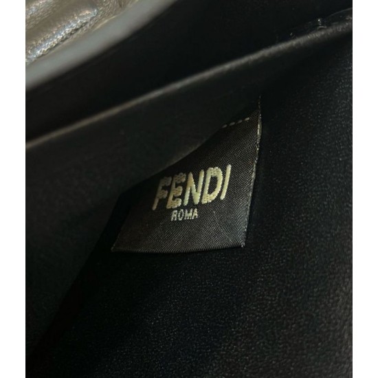 Replica Portafoglio baguette Fendi con catena Borsa Fendi nera