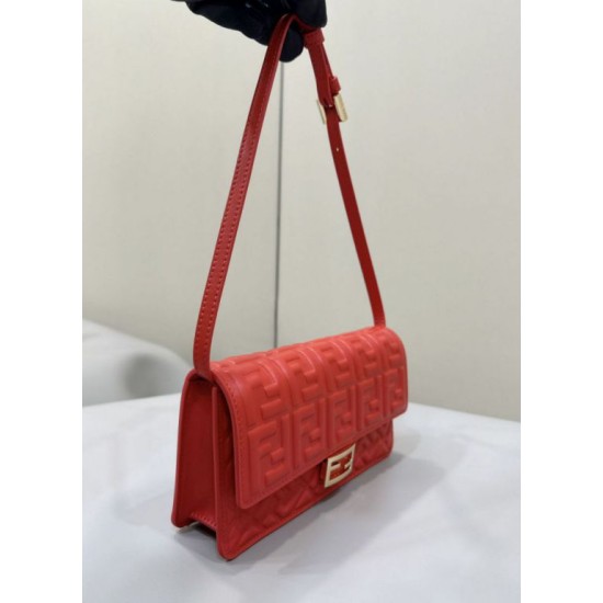 Replica Portafoglio baguette Fendi su catena Borsa Fendi Rossa