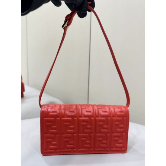 Replica Portafoglio baguette Fendi su catena Borsa Fendi Rossa