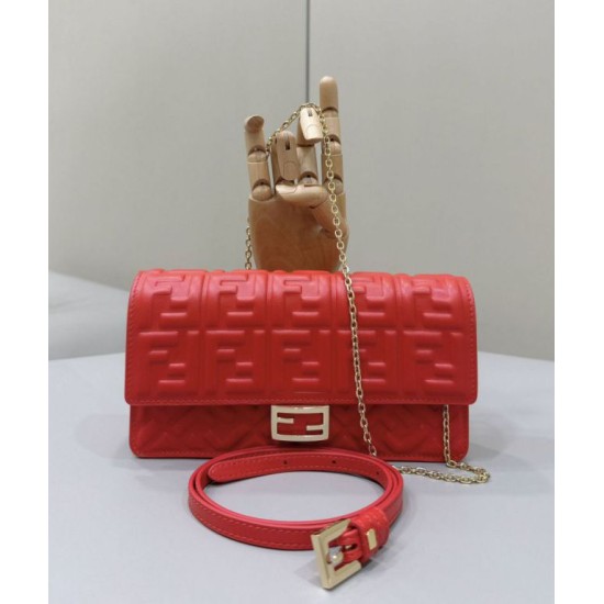 Replica Portafoglio baguette Fendi su catena Borsa Fendi Rossa