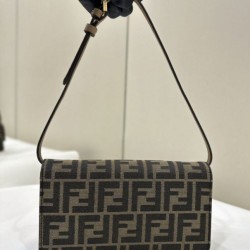 Replica Portafoglio baguette Fendi su catena Borsa Fendi ricamo FF Marrone